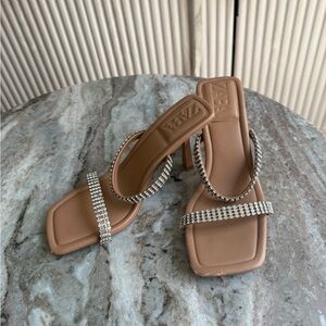ZARA RHINESTONE STRAP HEELED
LEATHET SANDAL Nude 36 or 5.5